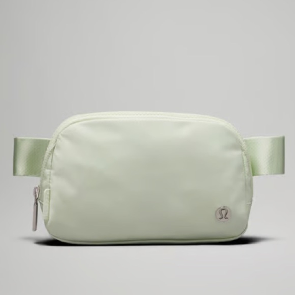 NEW LULULEMON EVERYWHERE BELT BAG KOHLRABI GREEN/WHITE